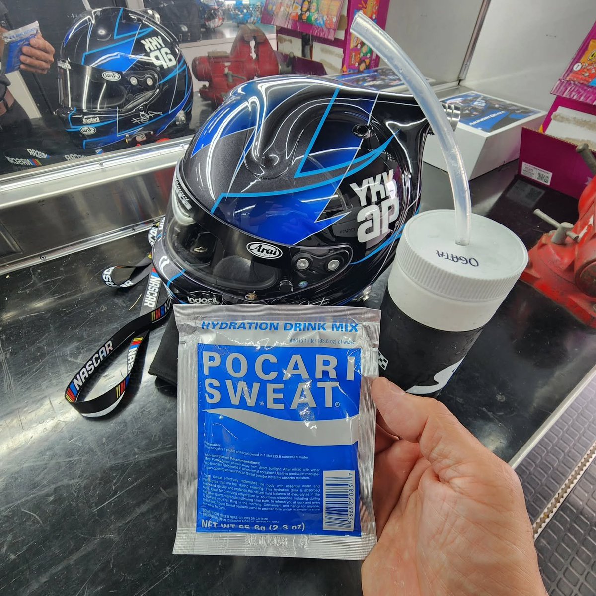 Race cars can reach temperatures of 130 degrees on the inside 😱 🥵 which is a serious risk factor for dehydration and heat-related illnesses, so NASCAR driver Akinori Ogata uses Pocari Sweat to stay hydrated while racing. Thank you for your support and photos!

📷 @akinoriogata
