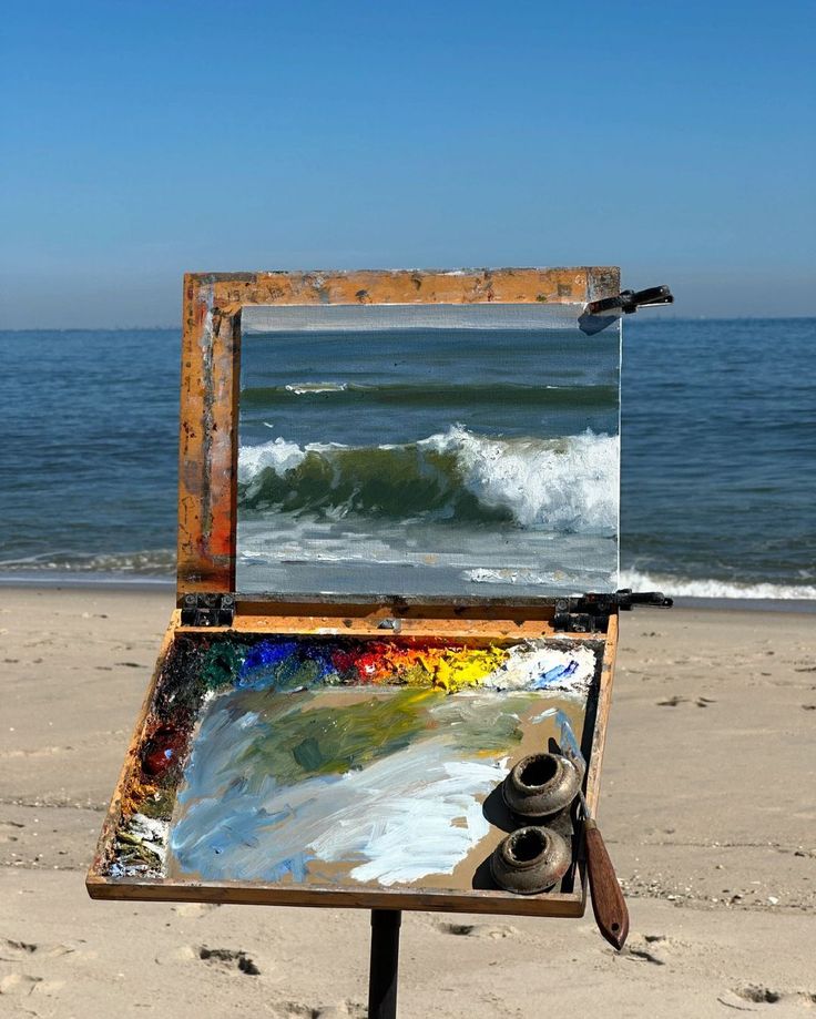 lucidwithred's tweet image. &amp;lt;-- Solo está pintando cerca de la orilla
