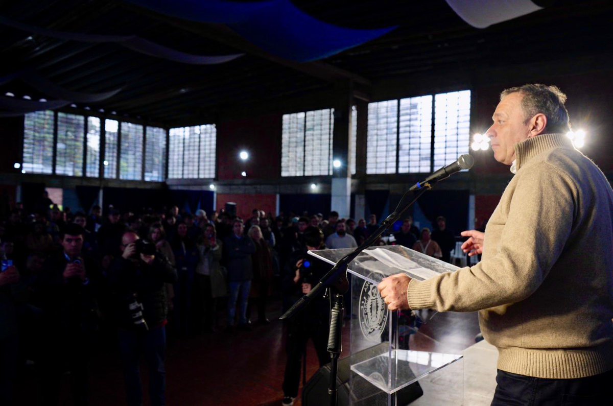 El Partido Nacional con el que soñamos es en unidad.
El mensaje fue claro: debemos construir, entre todos, el partido que la gente espera de nosotros — moderno, cercano y preparado para volver a gobernar.

Tenemos la responsabilidad de ser una oposición firme, que enfrente los