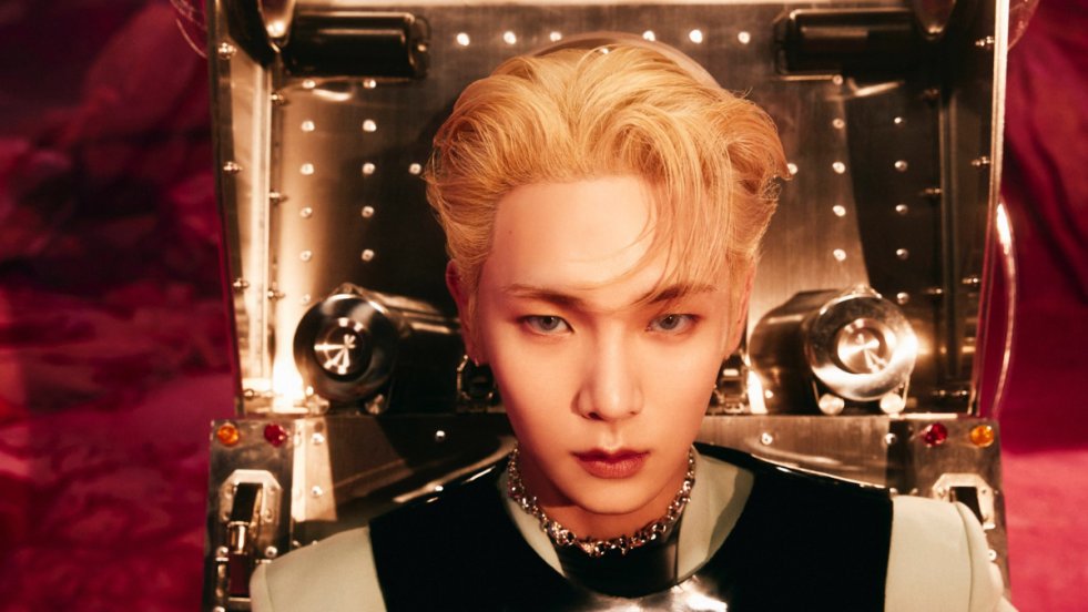 Bad Love era KEY 키 was really a different breed. He came back from the military with a vengance. All the performances and stages were just 👌🏻 yes, it's a <a href="/SHINee/">SHINee</a> binge day for me.