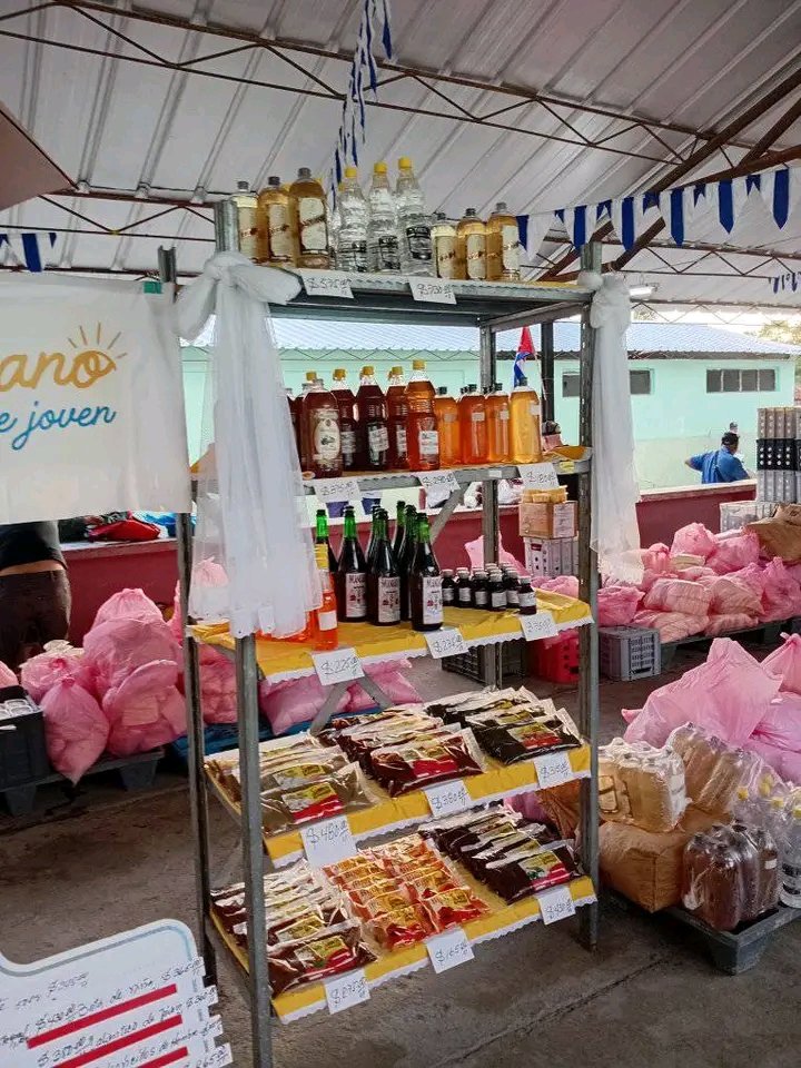 Otra exitosa feria agrocomercial vivio #LasTunas en el dia de hoy. Múltiples fueron las ofertas del #ComercioTunera para la población.
#ComercioCuba #ConercioDelPueblo #PorLasTunasLaVictoria