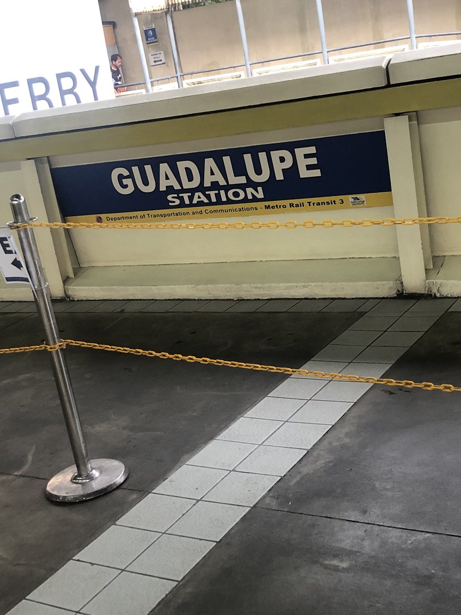 JayrSpike's tweet image. sabi ng guard pabukas ng bag niyo sir.. sabi ko tinanggal un machine tapos sa ganitong way ang pagcheck nio ng bag, e di mas lalong tumagal.. #mrt3 #dotr