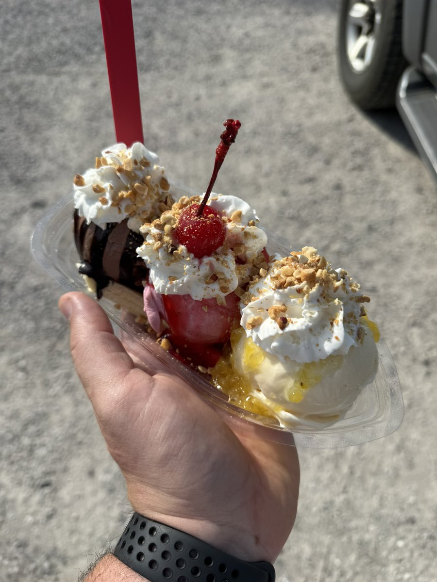 Mayor_Blakely's tweet image. When you have met your cardio goals for the week & the visit to doc goes exceptionally well…….you treat yourself & the Queen to Sticks & Scoops in beautiful Maynardville.