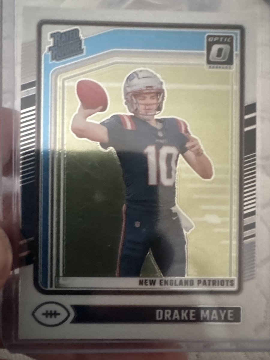 AlienCardsHQ's tweet image. #Drakemay#mayday#macjonesistrash