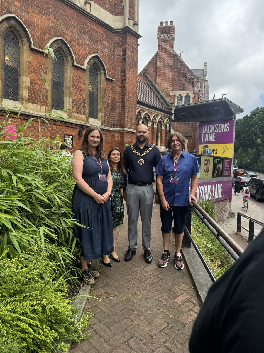 AhmedWHL's tweet image. What an amazing day, with 4 events all across the borough!
Starting strong with the 50th anniversary of Jacksons Lane. I was very happy to witness the amazing performances in the circus parade. Fantastic to also see the new plaque for the late but legendary Nicky Gavron.