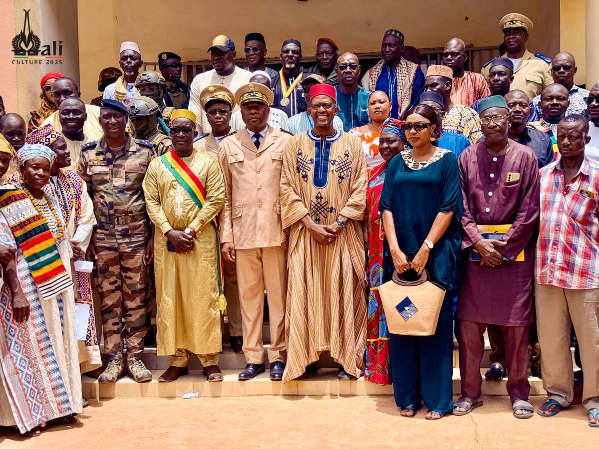 Ce 28 juin 2025, à Mopti, j’ai coprésidé, aux côtés de mon collègue de la Réconciliation, de la Paix et de la Cohésion nationale, le Général de Corps d’Armée Ismaël WAGUÉ, le lancement du projet 𝑺𝑰𝑮𝑰𝑫𝑨 𝑵𝑰𝑬𝑻𝑨, Initiatives Locales pour la Promotion du Patrimoine.
