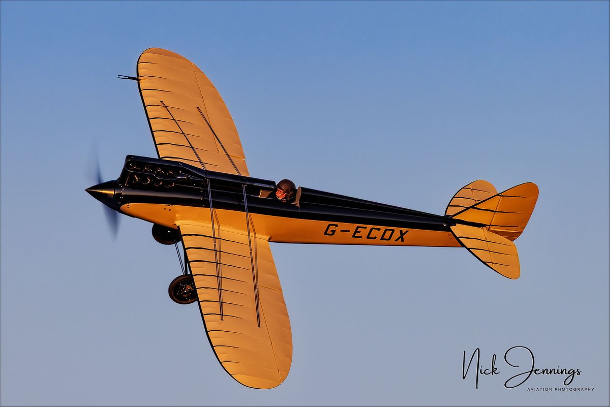 darealnjennings's tweet image. Just back from a cracking day at Shuttleworth. Right at the end of the show, as the wind dropped and the sun was setting, those gathered were fortunate to see the airshow debut of the replica De Havilland DH.71 Tiger Moth. What a sight!