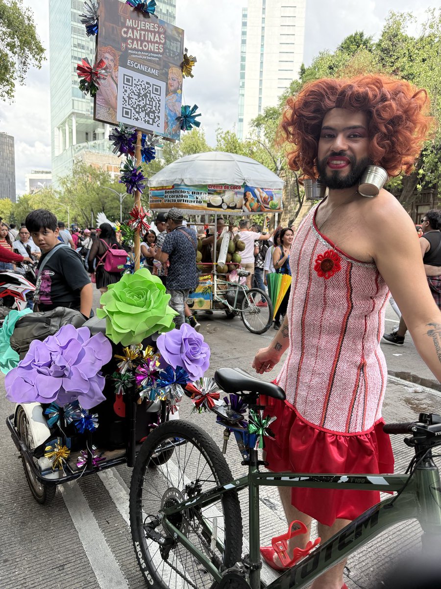 lupitamadrigal1's tweet image. Hashtags: #MarchaLGBT2025 #CDMXConOrgullo #AmorEsAmor