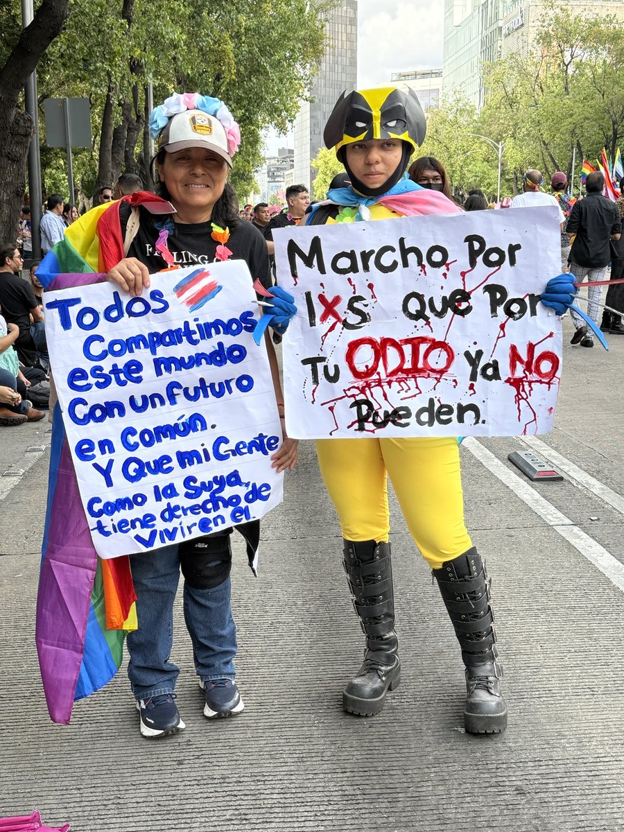 lupitamadrigal1's tweet image. Hashtags: #MarchaLGBT2025 #CDMXConOrgullo #AmorEsAmor