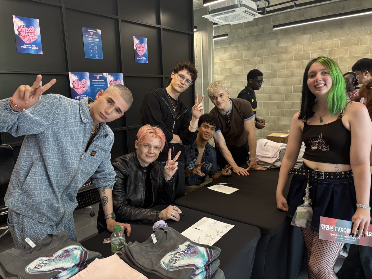 second meeting , maybe third in birmingham ???? <a href="/dearalicemusic/">dearALICE</a> <a href="/ollyquinnnn/">Olly Quinn</a> <a href="/ReeseCarter2004/">Reese Carter</a>