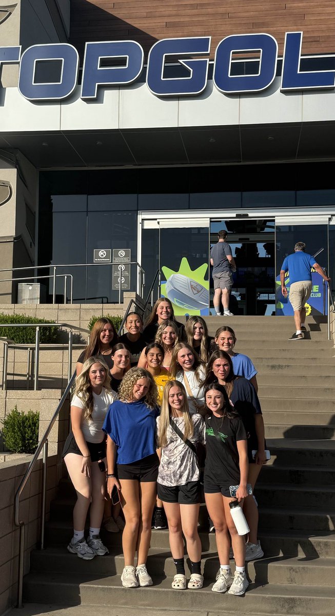 🥎player's/coaches trip &amp; the experience was 🔥‼️Thes girls have battled! They've competed with injuries &amp; other unexpected things. Although our record shows we are just under .500 (not bad considering). Our biggest win is growing as teammates. These girls battle for each other.