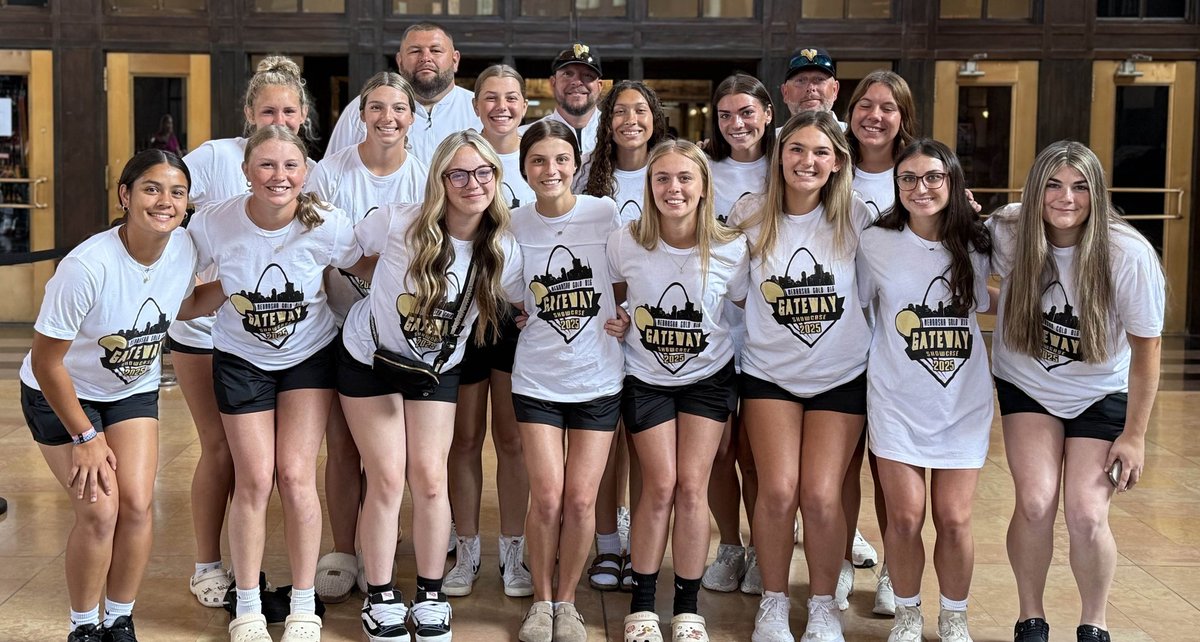 nebraskagold816's tweet photo. 🥎player's/coaches trip &amp; the experience was 🔥‼️Thes girls have battled! They've competed with injuries &amp; other unexpected things. Although our record shows we are just under .500 (not bad considering). Our biggest win is growing as teammates. These girls battle for each other. https://t.co/PejTg0rWhg
