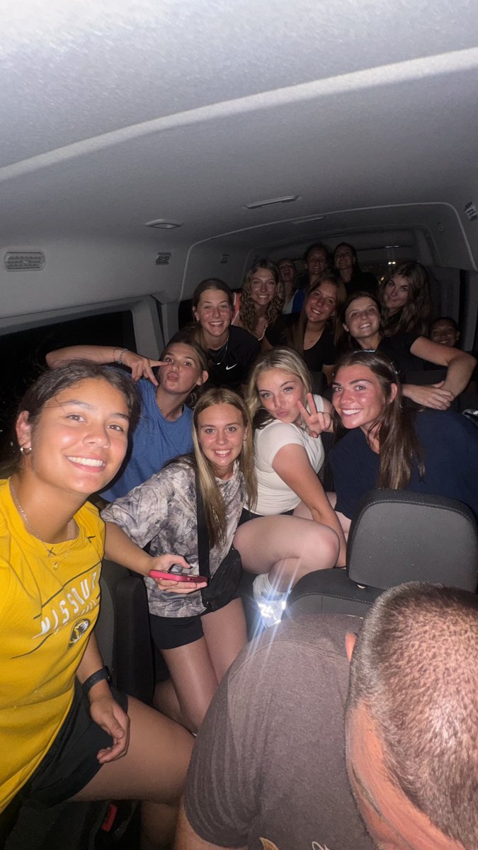 nebraskagold816's tweet photo. 🥎player's/coaches trip &amp; the experience was 🔥‼️Thes girls have battled! They've competed with injuries &amp; other unexpected things. Although our record shows we are just under .500 (not bad considering). Our biggest win is growing as teammates. These girls battle for each other. https://t.co/PejTg0rWhg