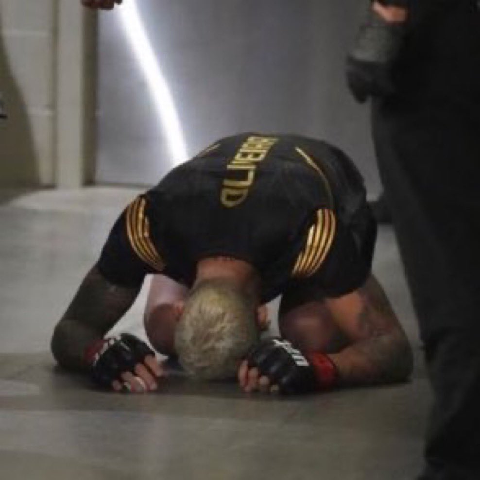 acdmma_'s tweet photo. MY MENTAL HEALTH IS IN YOUR HANDS TONIGHT KING #UFC317 https://t.co/URR77PJI4Z