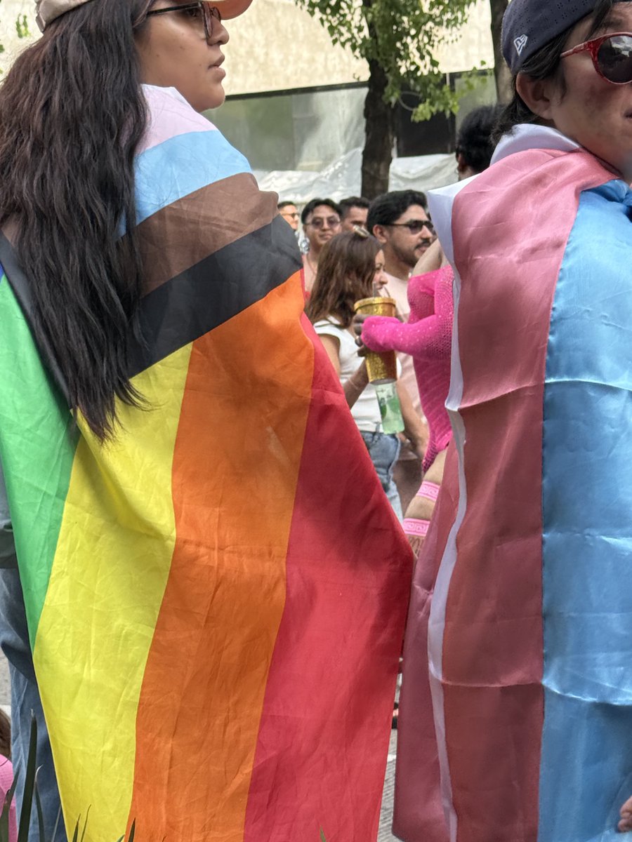 lupitamadrigal1's tweet image. La primera marcha del orgullo en México se realizó en 1979.
En 2025, se cumplen 46 años de historia de la marcha en la CDMX.

#MarchaLGBT2025 #CDMXConOrgullo