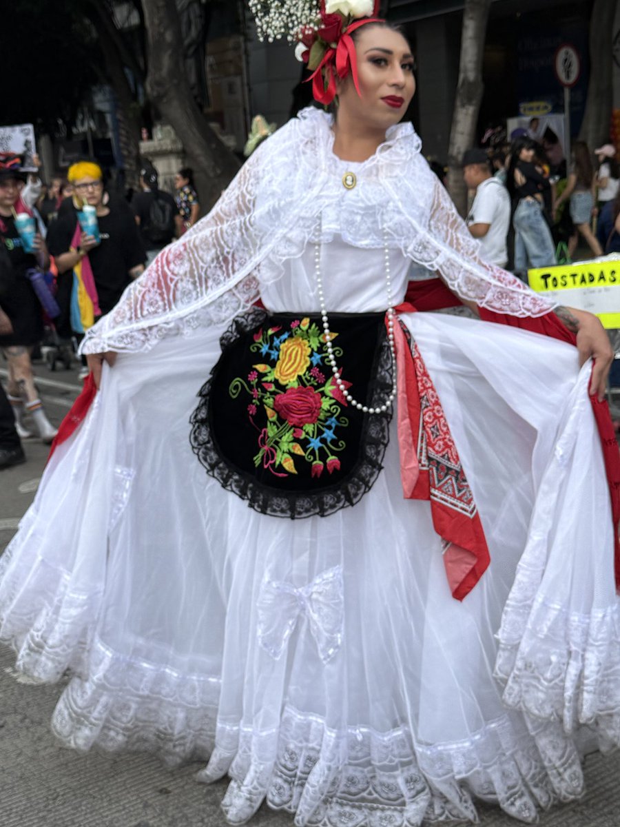 lupitamadrigal1's tweet image. La primera marcha del orgullo en México se realizó en 1979.
En 2025, se cumplen 46 años de historia de la marcha en la CDMX.

#MarchaLGBT2025 #CDMXConOrgullo