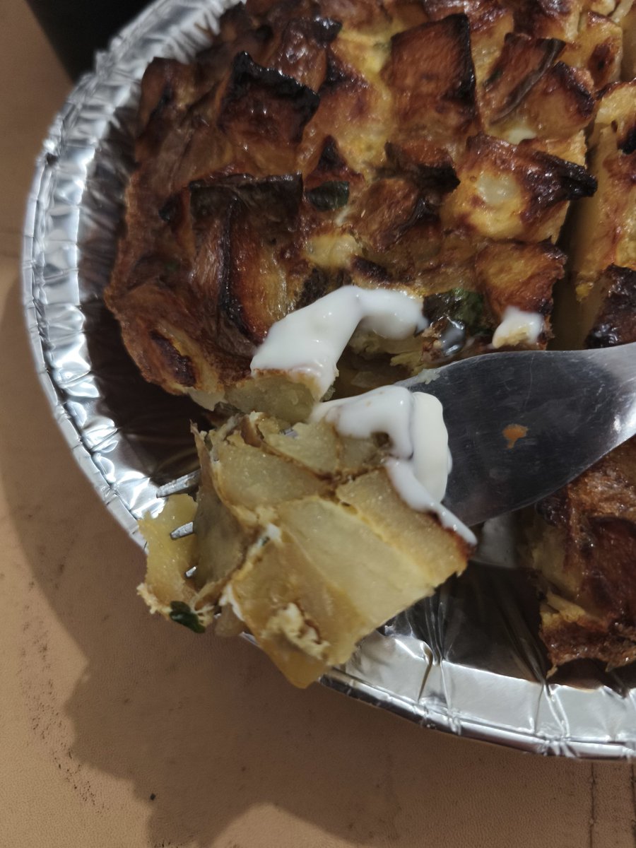 La tortilla española de plaza de la chueca tiene menos de España q un puesto de tortas fritas 🤬 , aviso no mas no dar bola a los lugares de moda