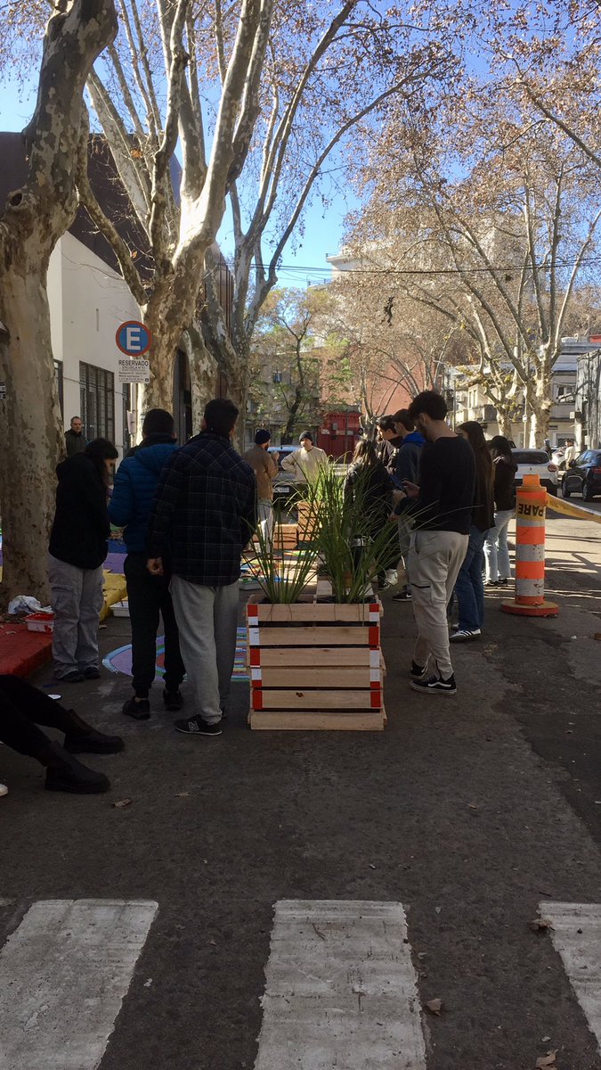 comdelmercado's tweet photo. Si se quiere, se puede, 
y si es en colectivo, mejor. 

🚧🪴🚸🎨💚

GRACIAS ✊🏽 https://t.co/fzMsFEW1xS