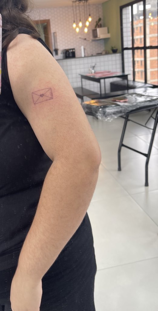 sabrina has saved and changed my life multiple times since 2015 when i became her fan. so there wasn’t really anything i could do except to let her live forever on my skin. 

i love you forever <a href="/SabrinaAnnLynn/">Sabrina Carpenter</a> 💌 it’s been an honor to be your fan