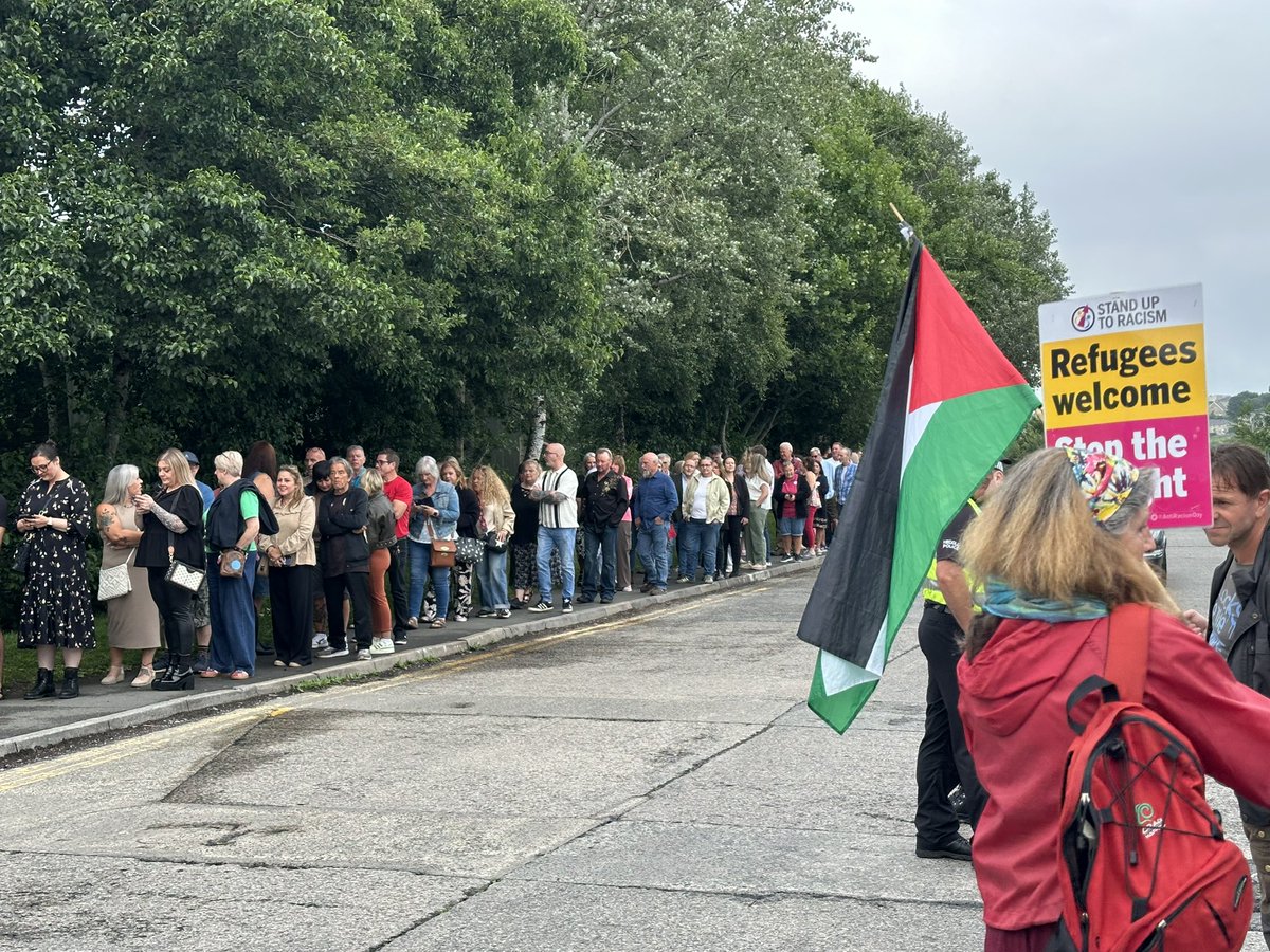 sutr_wales's tweet image. Too many people queuing tonight to hear Katie Hopkins- someone who mocks working class people and the oppressed.
Right wing humour encourages people to kick down, and all the mainstream politicians have been encouraging people to do that lately.
Good to see that there are…