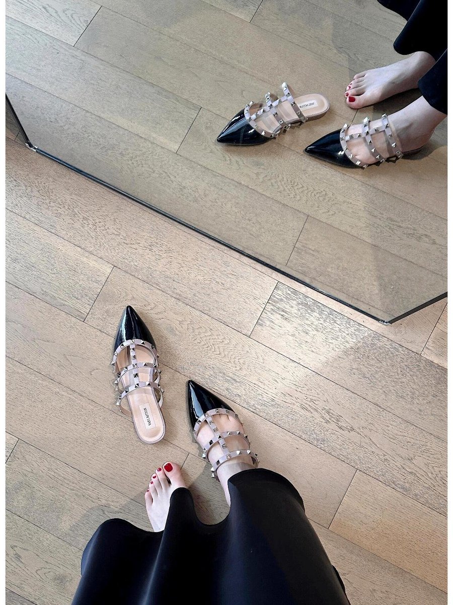 icannotbelieb's tweet image. Valentino rivet shoes, I don't think they match me very well👠