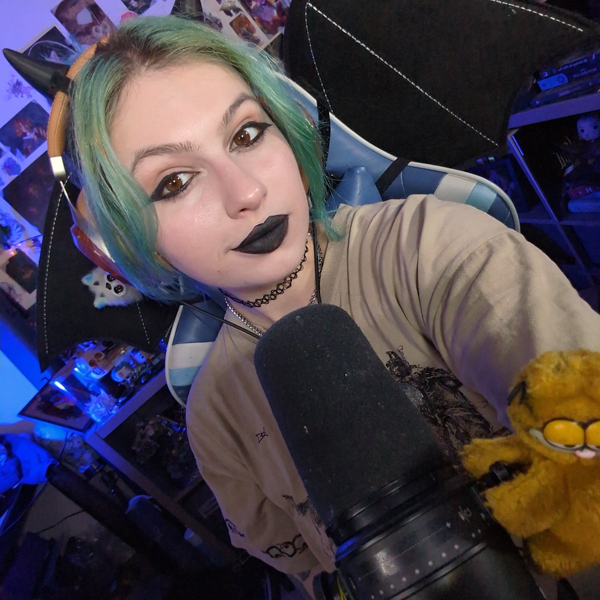 🦇 LIVE ON TWITCH NOW🦇
 who's ur hear me out??
✨𝖕𝖆𝖗𝖙𝖓𝖊𝖗 𝖕𝖚𝖘𝖍✨we starting Date Everything✨
twitch.tv/thatvintagepot…