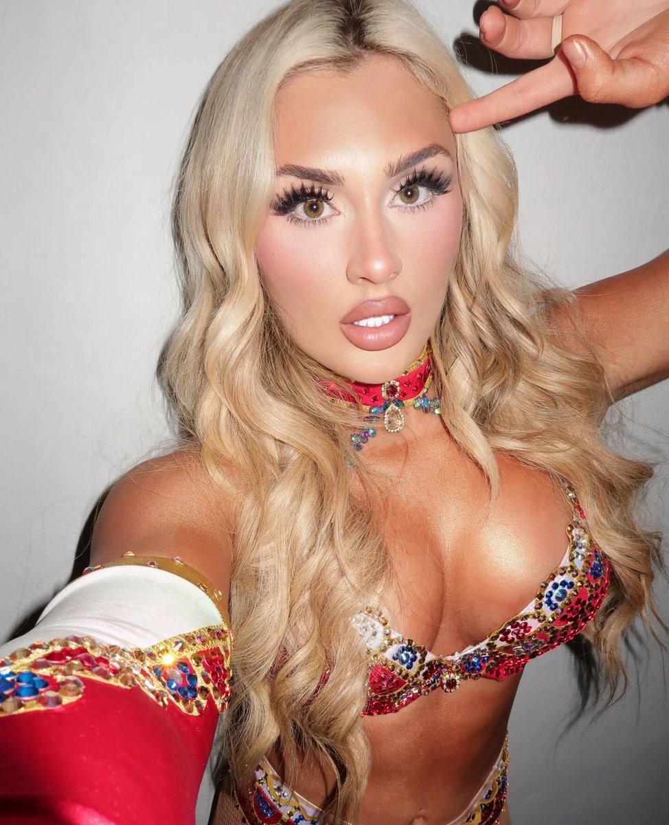 Wrestling SCAM Mommy 💸 tweet media