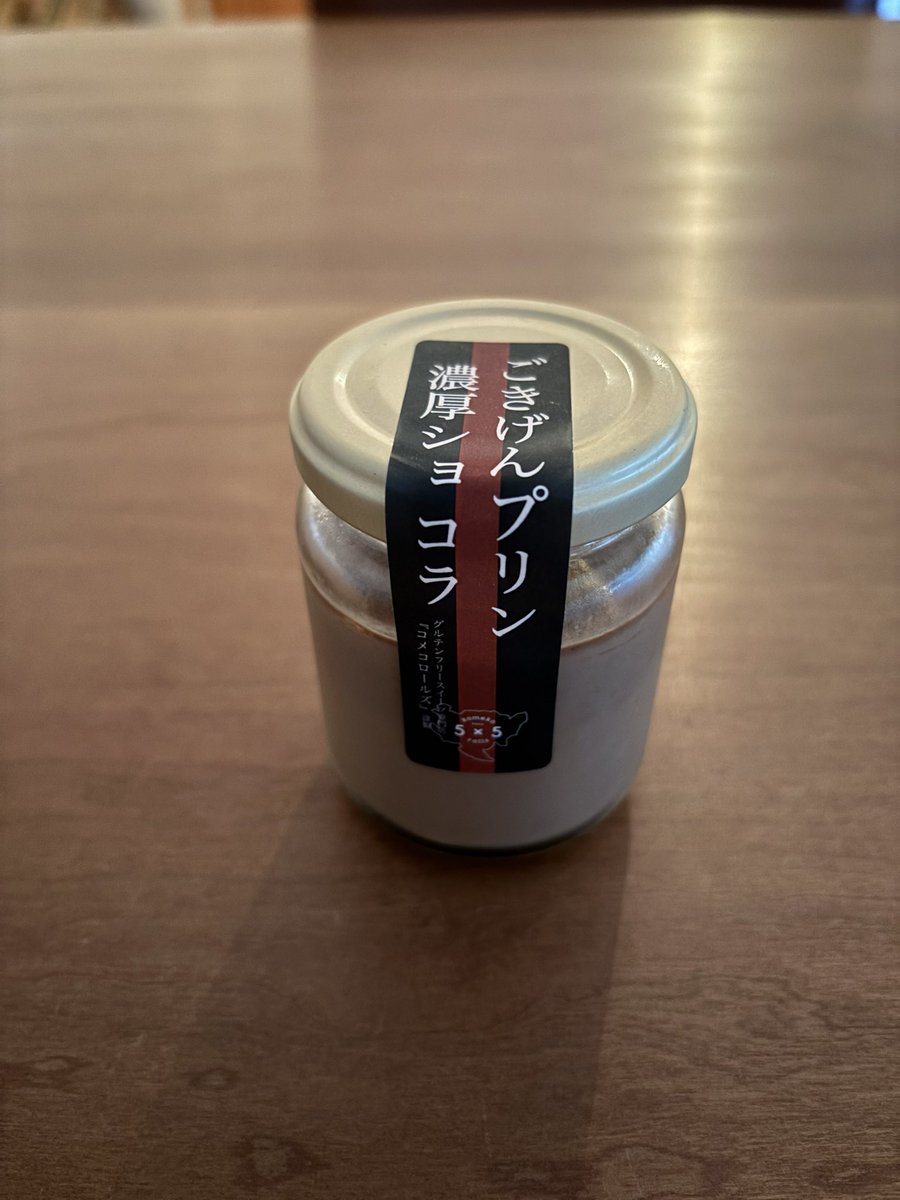 managdk9's tweet photo. COREST-LABOコメコロールズ
ごきげんプリン濃厚ショコラ

内容量80g
エネルギー256kcal
タンパク質4.8g
脂質13.8g
炭水化物24.1g
食塩相当量0.2g

グルテンフリースイーツ専門店だったんだね。確かに濃厚なんだけど、甘さとか後味が優しい気がする。 https://t.co/PpF0iGgBAf