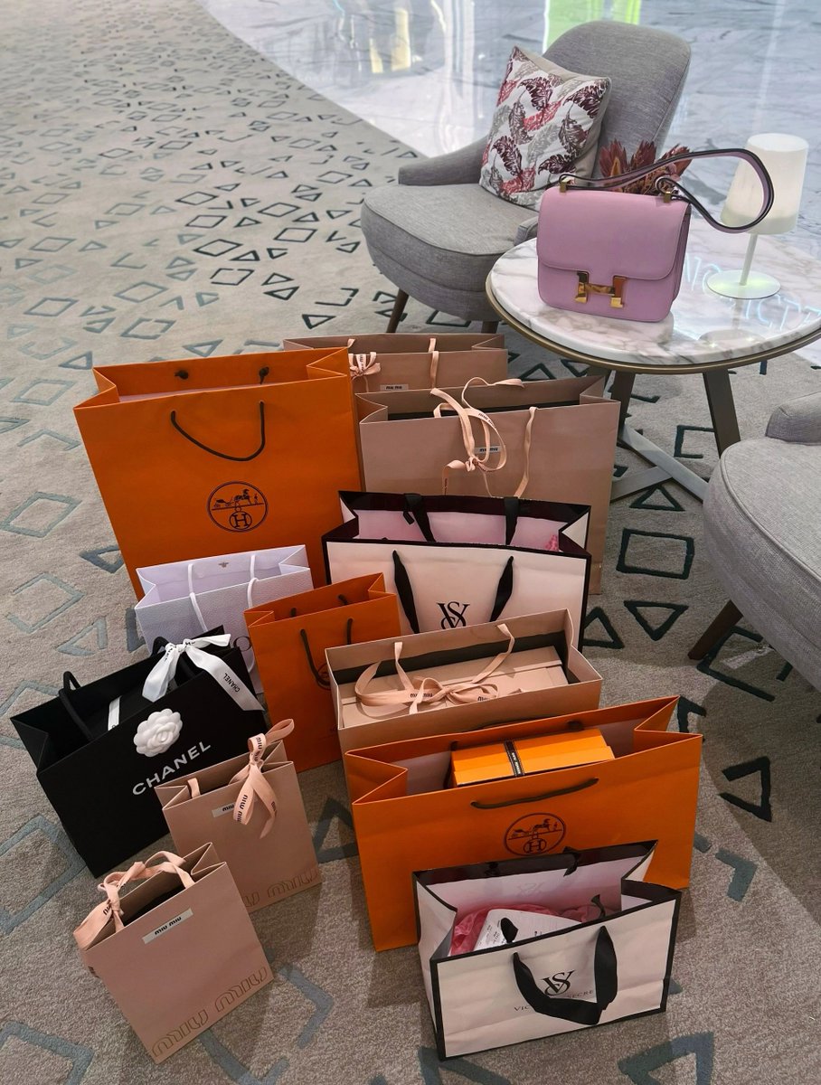 Saturday is for shopping🎁