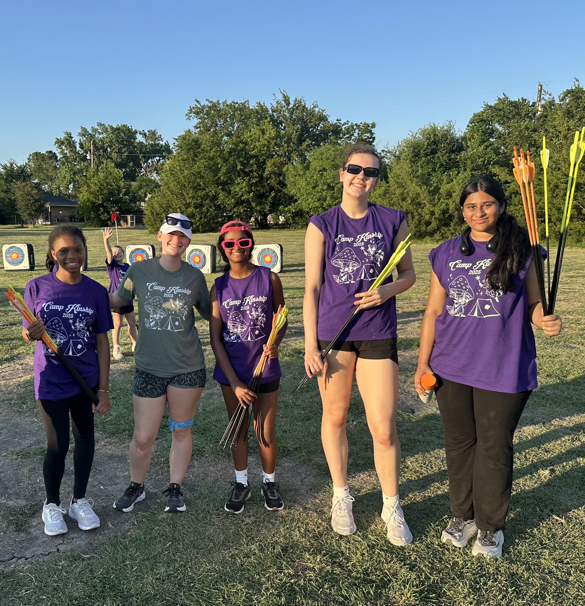 TallLiz2027's tweet image. 👣Just another year volunteering at Girl Scout camp! Teaching archery and camp songs, making friends and memories for life!  🏹🎤🚗🏕️#GSNETX