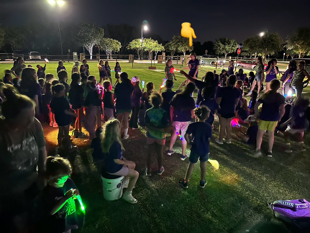 TallLiz2027's tweet image. 👣Just another year volunteering at Girl Scout camp! Teaching archery and camp songs, making friends and memories for life!  🏹🎤🚗🏕️#GSNETX