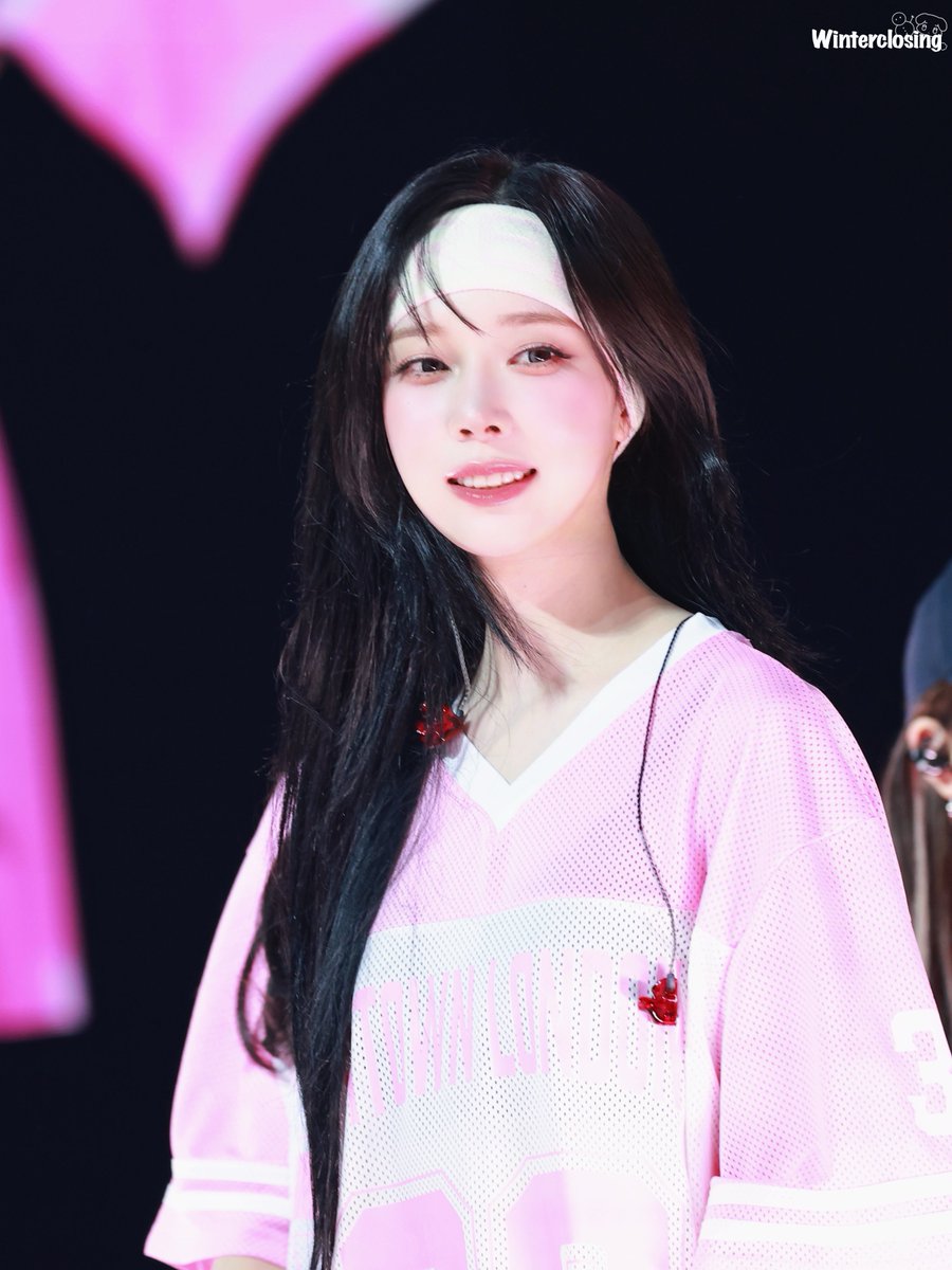 kwtclosing0101's tweet image. 250628 SMT London
OMG😭😭
#aespa #æspa #에스파
#WINTER #윈터