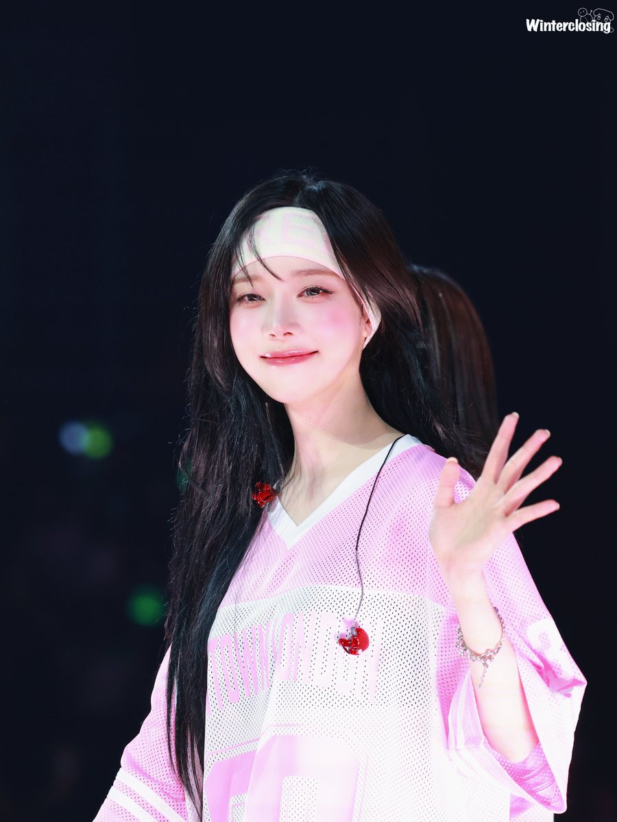 kwtclosing0101's tweet image. 250628 SMT London
OMG😭😭
#aespa #æspa #에스파
#WINTER #윈터