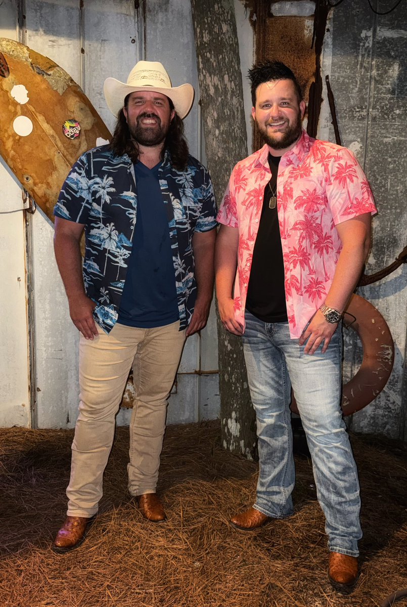 Dugger_Band's tweet image. Beach Life! Come see us at Flounders Chowder House tonight! #duggerband #flounders