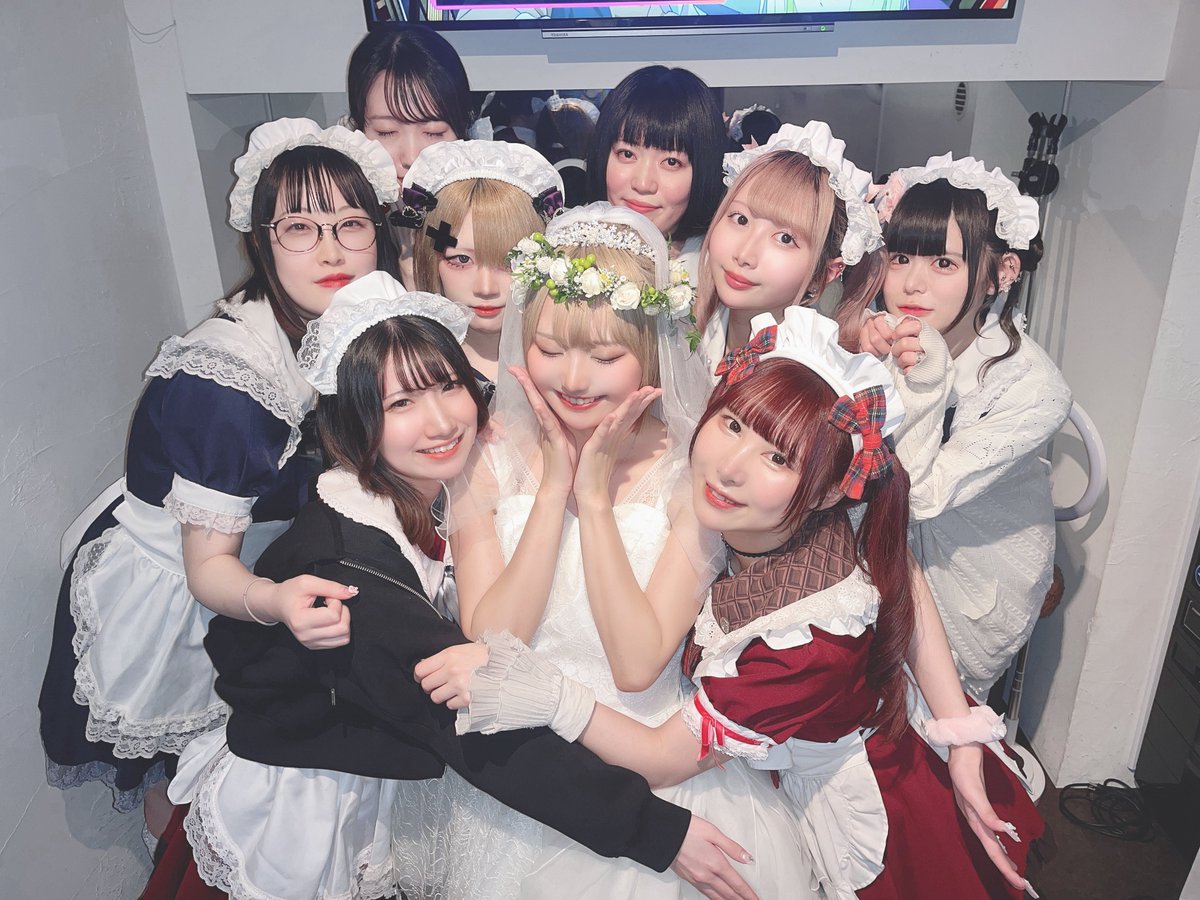 ２０２５．６．２８

るりは恵比寿coffretを卒業しました。

5年間たくさんの愛と思い出をありがとうございました🤍

あなたに出逢えてよかった

これからもずっと、coffretがわたしの帰る場所。