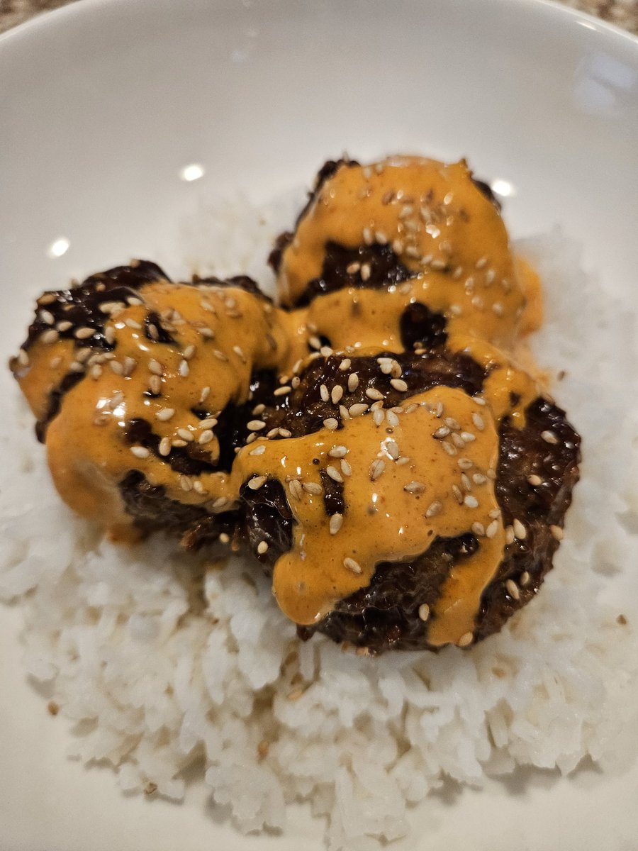 NW_Indiana_Eats's tweet image. Korean-style gochujang-glazed meatballs with spicy gochujang mayo. 馃敟馃敟馃敟
Delicious 馃構