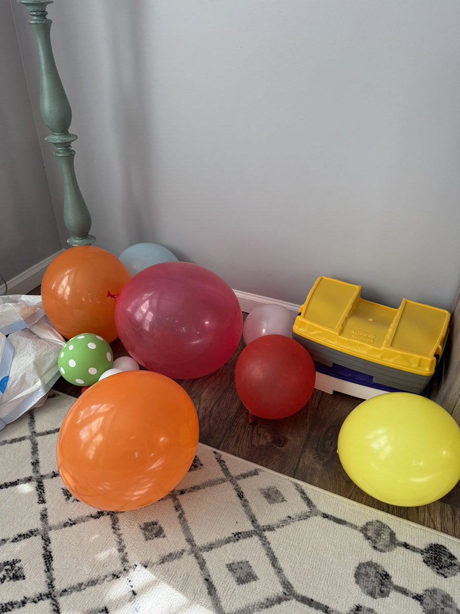 Coach_Runyan's tweet image. Me: “Bray what do you want to be when you grow up?”
Brayden: “I wanna be that guy, ya know the guy, the guy that can get all the balloons 🎈 and all the toys in the world”
This totally tracks cus 30sec. later I walk through our front entry room and see this.😂