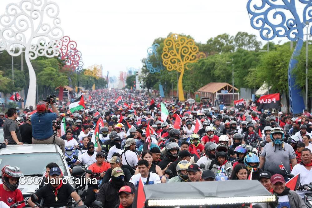 PLOMO1979 (@plomo19792) on Twitter photo Motorizados Siempre 19 Managua. Saliendo de Plaza La Fe hacia Masaya.
#jóvenescomunicadores #Sandinista #JairoCajina #Nicaragua #Masaya #Diriamba
<a href="/VivaNicaragua13/">Viva Nicaragua</a> <a href="/el19digital/">El 19 Digital</a> <a href="/Canal2Nicaragua/">Canal 2</a> <a href="/Canal4Ni/">Canal 4 Nicaragua</a> <a href="/canaltn8/">TN8 Nicaragua</a> <a href="/db_nicaragua/">BARRICADA - Nicaragua</a> <a href="/nuevaya/">La Nueva Radio YA</a> Motorizados Siempre 19 Managua. Saliendo de Plaza La Fe hacia Masaya.
#jóvenescomunicadores #Sandinista #JairoCajina #Nicaragua #Masaya #Diriamba
<a href="/VivaNicaragua13/">Viva Nicaragua</a> <a href="/el19digital/">El 19 Digital</a> <a href="/Canal2Nicaragua/">Canal 2</a> <a href="/Canal4Ni/">Canal 4 Nicaragua</a> <a href="/canaltn8/">TN8 Nicaragua</a> <a href="/db_nicaragua/">BARRICADA - Nicaragua</a> <a href="/nuevaya/">La Nueva Radio YA</a>