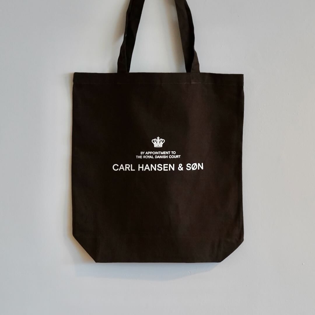 sevenstyle_jp's tweet image. ＼
6月30日（月）まで｜ダイニングセットキャンペーン
／

#Yチェア などのダイニングチェア 2脚以上と同時購入のダイニングテーブルが「20%OFF」でお求めいただけます。
また、当店独自の特典（ロゴ入りトートバッグ）もご用意しております。
#カールハンセン #CH24

sevenstyle.jp/?mode=cate&amp;amp;cbi…