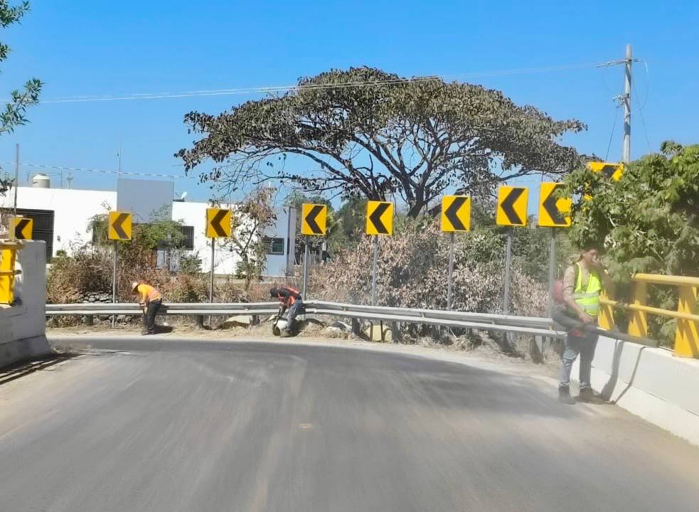 Como parte del Plan Carretero 2025-2030 🛣, la SIOP está interviniendo diversas vías, incluida la Carretera 556, en su tramo Autlán de Navarro a Villa Purificación; la Carretera 554, de Villa Purificación a Chamela; la Carretera 510, del E. C. Fed. 80 a Villa Purificación, y la