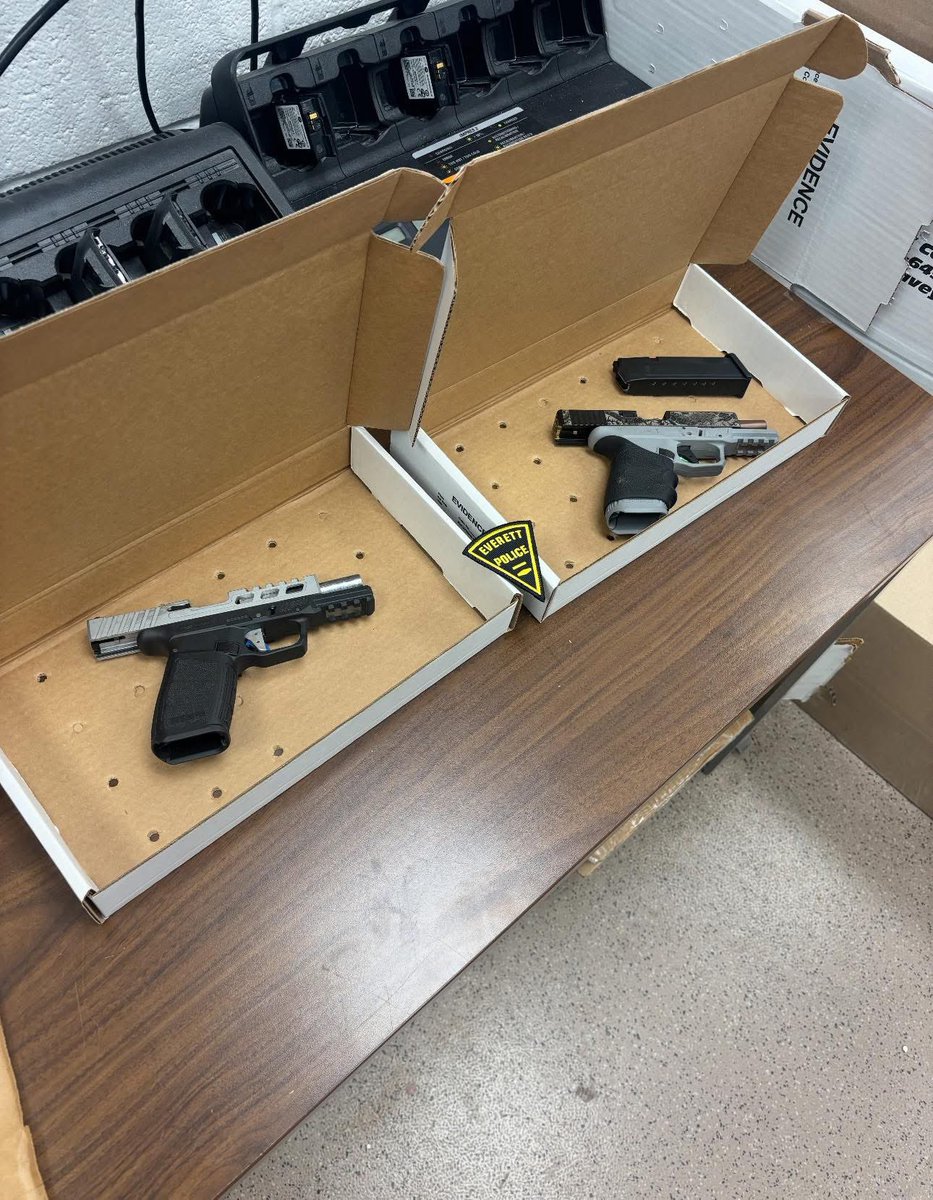 ChelseaScanner 🚨 (@chelseascanner) on Twitter photo <a href="/EverettScanner/">🚨Everett Scanner</a> SUSPECTS ARRESTED AND FIREARMS RECOVERED
Everett Police arrested two suspects and recovered two firearms from an attempted shooting Friday night near Staples Ave
Arrested were Anthony Colometo, 40 and Stephen Speranza, 40 both of Everett.
Officers responded to the area of <a href="/EverettScanner/">🚨Everett Scanner</a> SUSPECTS ARRESTED AND FIREARMS RECOVERED
Everett Police arrested two suspects and recovered two firearms from an attempted shooting Friday night near Staples Ave
Arrested were Anthony Colometo, 40 and Stephen Speranza, 40 both of Everett.
Officers responded to the area of