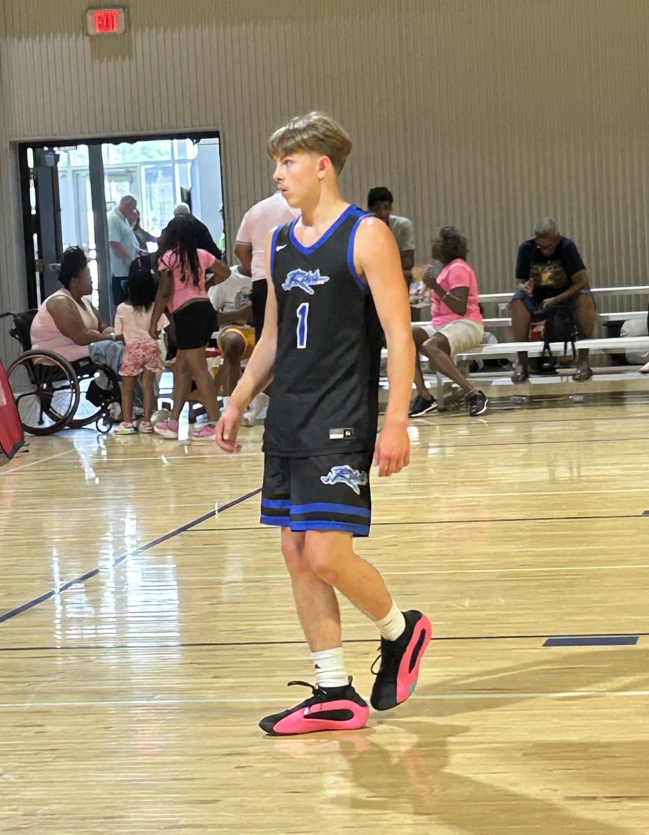 Trent Markwith (@tmarkwith14) on Twitter photo 2027 PG Colt Fowler averaged 19.5 PPG while making 15 3’s this weekend to go along with his elite passing. Gets where he wants with the ball and plays with an edge.
Liberty, Wofford, Appalachian State, UIC, Charleston Southern, and Presbyterian watched him today.
<a href="/1ColtFowler/">coltonfowler</a> 2027 PG Colt Fowler averaged 19.5 PPG while making 15 3’s this weekend to go along with his elite passing. Gets where he wants with the ball and plays with an edge.
Liberty, Wofford, Appalachian State, UIC, Charleston Southern, and Presbyterian watched him today.
<a href="/1ColtFowler/">coltonfowler</a>