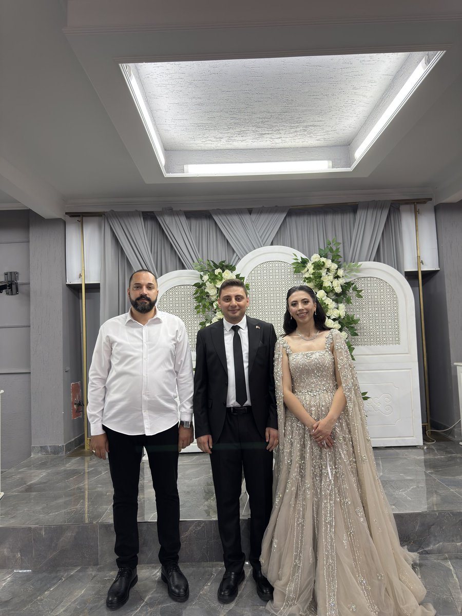 Karaca &amp; Develioğlu ailelerinin mutlu gününde bir aradaydık.
Küçükçekmece’nin en genç AK Parti Meclis Üyesi, İnşaat Mühendisi kardeşim <a href="/umut_develioglu/">Umut</a> ve Gamze kardeşimin nişan merasimine katıldım.
Rabbim tamamına erdirsin, iki cihan saadeti nasip etsin