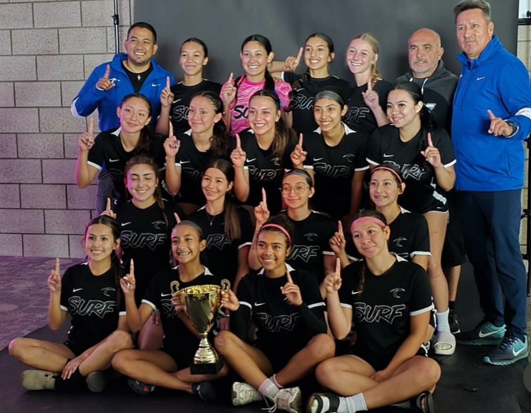 bellasurf01's tweet image. Not the way we wanted to end our 07 Surf days but happy it was together. Had a good run in DPL Nationals finishing 1-1-1- against great competition. Now to work hard for senior season ❤️🏄‍♀️
#SurfProud #WestTXChamps
#nothinggiven @ElPasoSurfSC @Prep1USA @DP_League