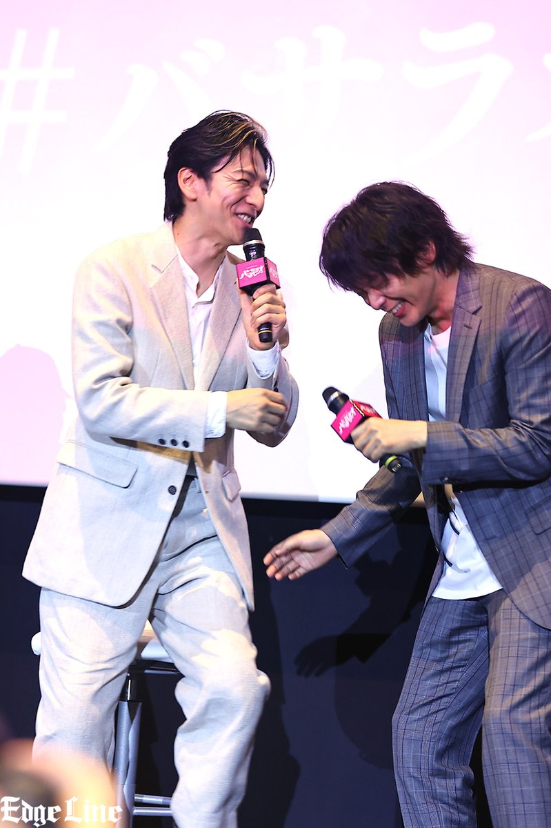 edgelinetokyo's tweet photo. 中村倫也 ライトを受け輝く姿！生田斗真とゲキ×シネ『バサラオ』初日TV局へやりたい放題【写真30枚超追加】 https://t.co/2nOzqbqpXY 

中村、生田とも笑顔ショット多め
バックショット有
「勝手に喋るな！……このイジりがすきなんです」
#バサラオ https://t.co/OgmBrX4dlg