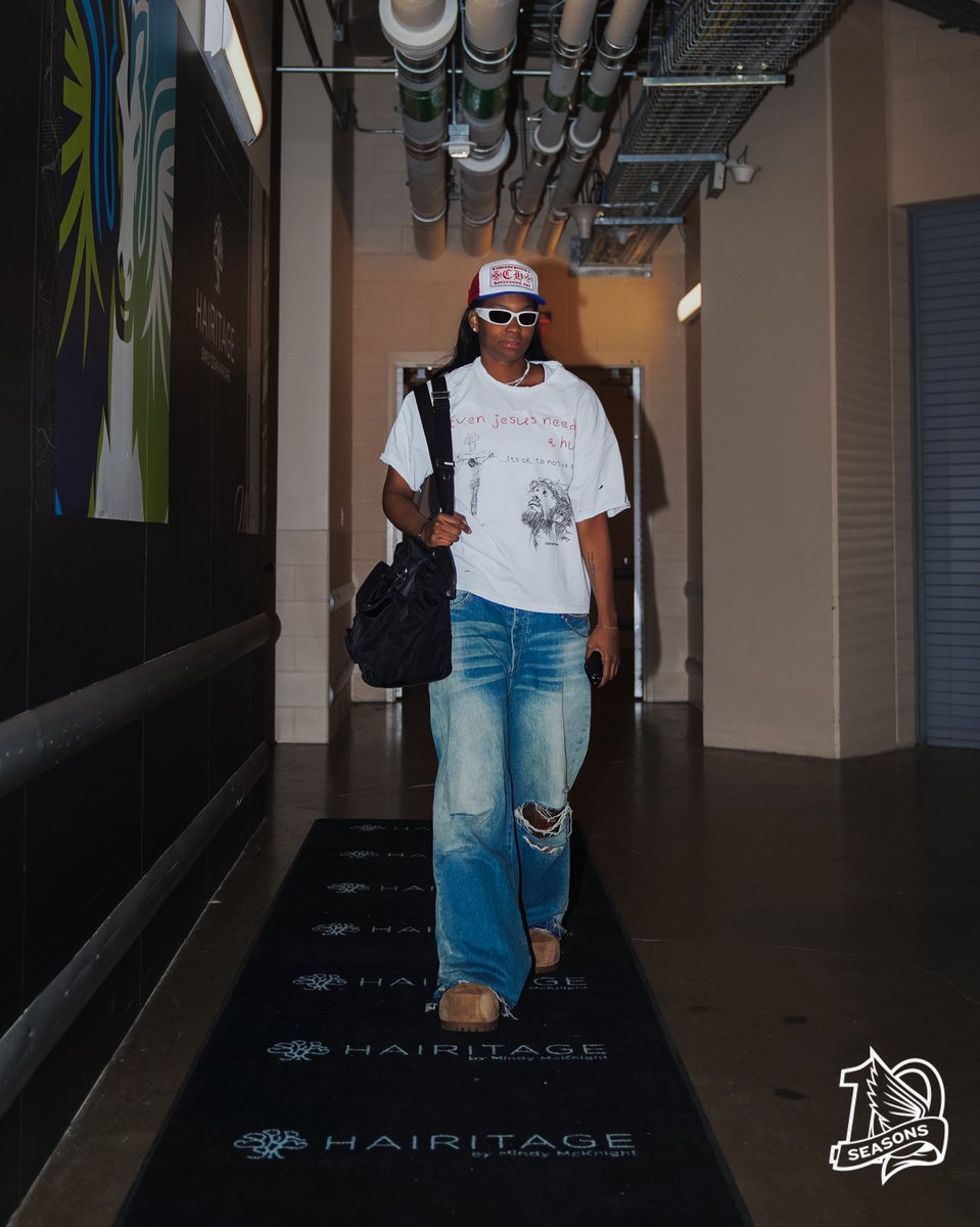 Never seen a white tee look this good 🤍

<a href="/Hairitage_Mindy/">Hairitage By Mindy</a> | #WingsUp