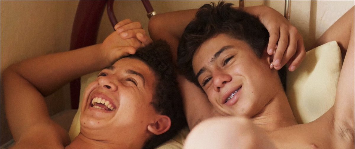 oxentepipoca's tweet photo. Procurando algo para assistir? Tente o filme baiano ‘Saudade Fez Morada Aqui Dentro’, de Haroldo Borges, que está disponível na Netflix. 🇧🇷

Sinopse oficial: Bruno é um menino de 15 anos que está perdendo a visão de forma irreversível. Ao mesmo tempo que lida com as primeiras questões da adolescência, o menino e seu entorno têm de aprender a lidar com a nova condição.