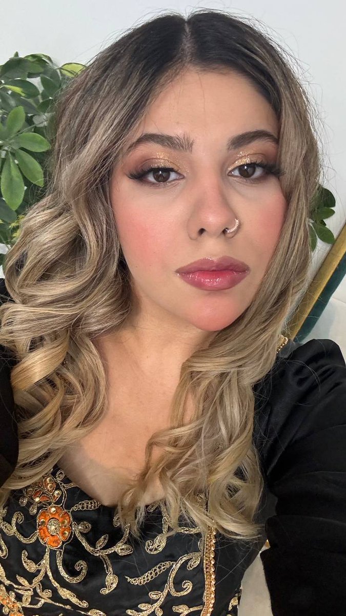 atoossaism's tweet photo. درود بر دکلره و موی بلوند 😋🎀🤭 https://t.co/cbFFgyeRv6