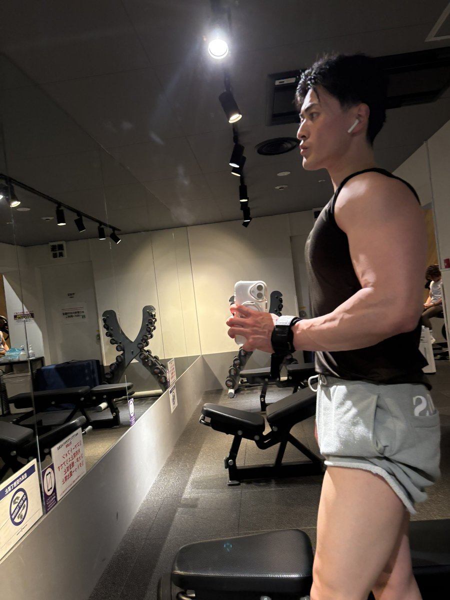 hirokin0819's tweet photo. この世のおきる出来事は全て必然。

敵は自分自身の中にしかいない。
　
#筋トレ https://t.co/ttcU9AxIjE