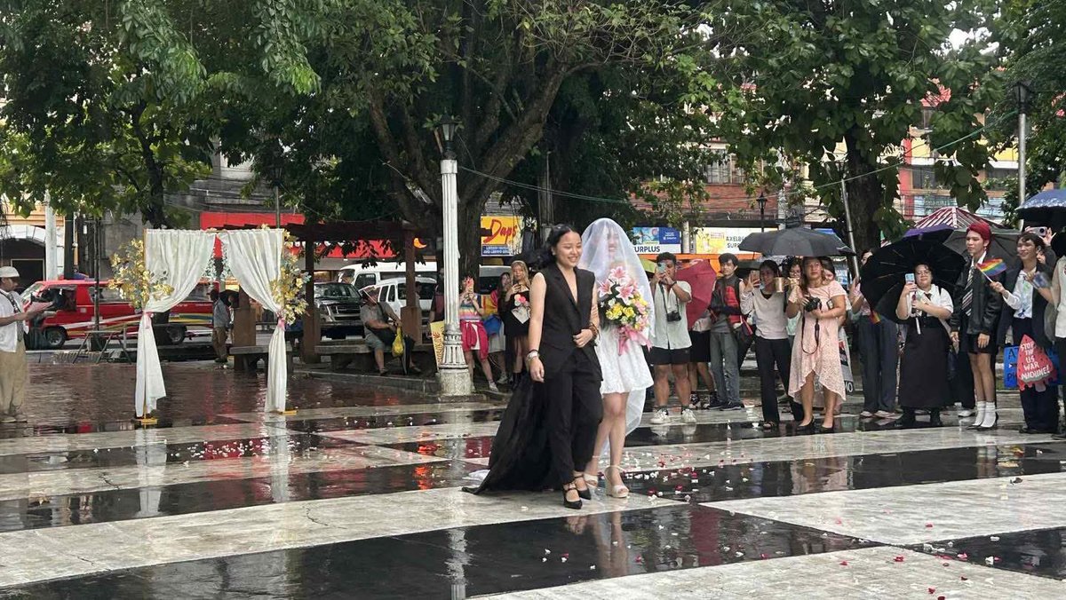 Y’all,,,Bacolod just made a wedding themed Pride Parade!!!

#Pride2025
